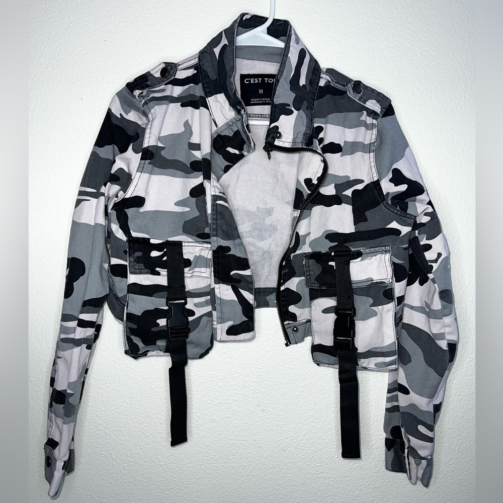 C’est Toi Womens Grey Camo Crop Top Jacket